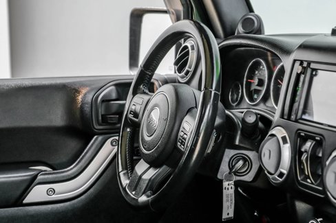 Used 2011 Jeep Wrangler Unlimited Rubicon w/ Dual Top Group image 15