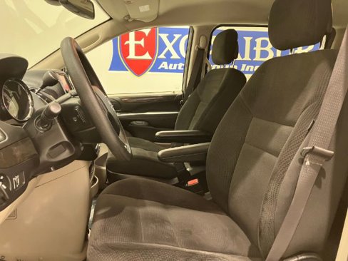 Used 2018 Dodge Grand Caravan SE image 23