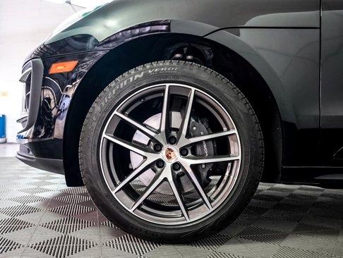 Certified 2024 Porsche Macan image 14