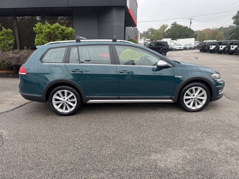 Used 2018 Volkswagen Golf Alltrack SE image 2