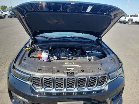 New 2025 Jeep Grand Cherokee Laredo X w/ Luxury Tech Group I image 15