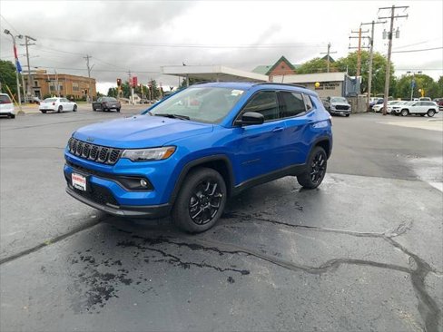 Used 2025 Jeep Compass Latitude w/ Altitude Special Edition image 4