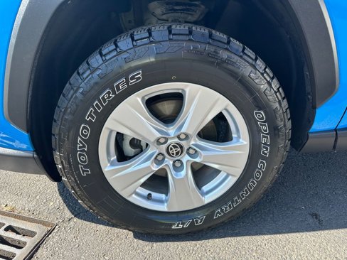 Used 2021 Toyota RAV4 XLE image 12