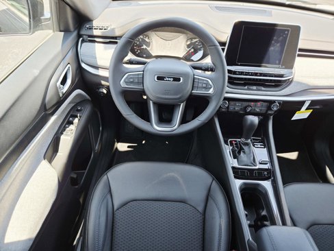 New 2025 Jeep Compass Latitude image 11