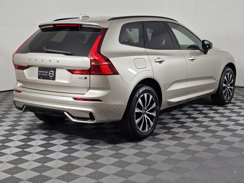 Used 2025 Volvo XC60 B5 Plus image 6