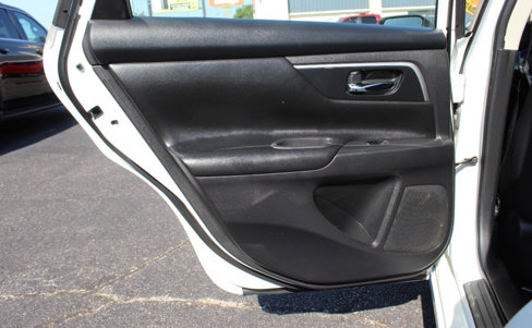 Used 2017 Nissan Altima 2.5 SR w/ Midnight Edition Package image 16