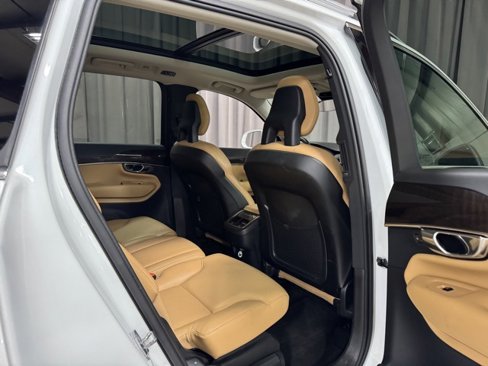Used 2016 Volvo XC90 T6 Momentum w/ Momentum Plus Package image 13