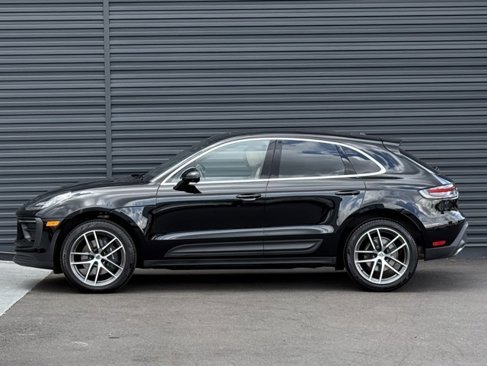 Certified 2025 Porsche Macan image 2