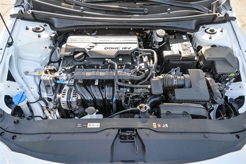 Certified 2025 Hyundai Elantra Sport image 28