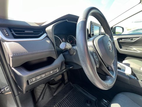 Used 2020 Toyota RAV4 XLE image 9