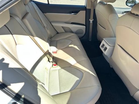 Used 2020 Toyota Camry XLE image 24