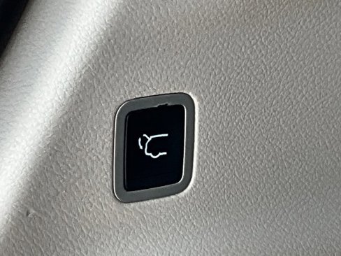Used 2020 Chrysler Pacifica Touring-L image 38