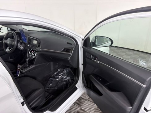 Used 2019 Hyundai Elantra SE w/ Cargo Package image 32