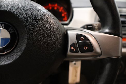 Used 2004 BMW Z4 2.5i image 12