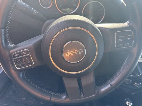 Used 2015 Jeep Wrangler Unlimited Sahara w/ Connectivity Group image 21