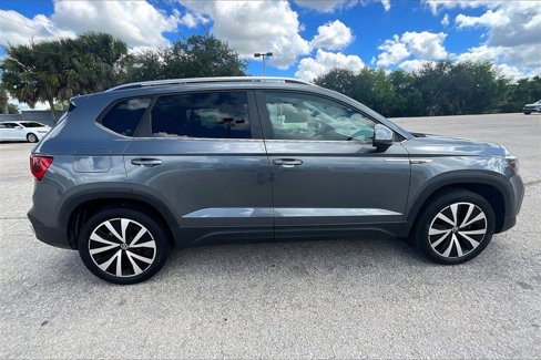 Certified 2023 Volkswagen Taos SE w/ Panoramic Sunroof Package image 4
