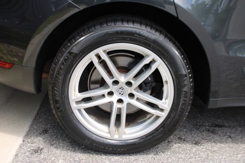 Certified 2018 Porsche Macan image 17