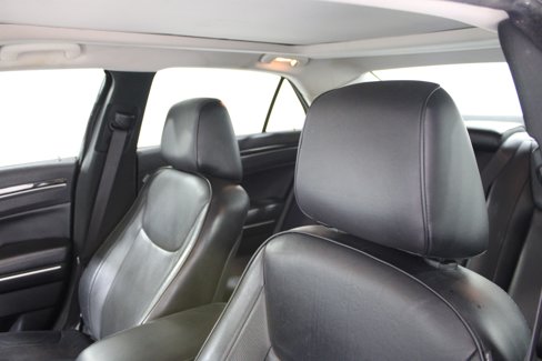 Used 2019 Chrysler 300 Limited image 5