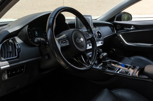 Used 2018 Kia Stinger Premium image 2