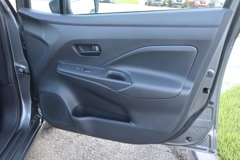 Used 2025 Nissan Versa S w/ Trunk Package image 35