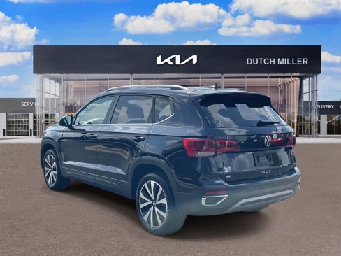 Used 2024 Volkswagen Taos SE image 5