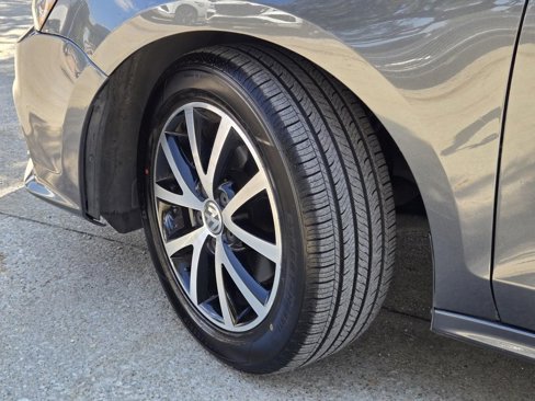 Used 2017 Volkswagen Jetta SE image 8