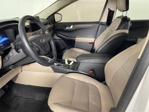 Used 2020 Ford Escape Titanium image 3