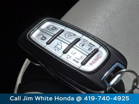 Used 2021 Chrysler Pacifica Touring-L w/ Premium & Safety Sphere Group image 33