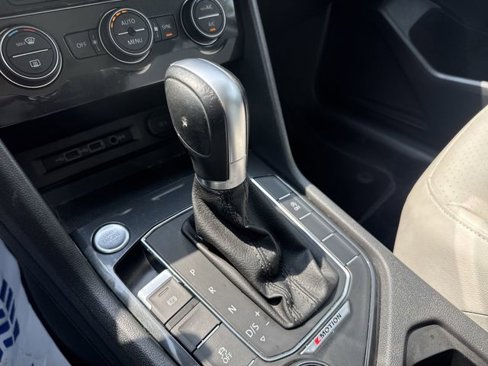 Used 2018 Volkswagen Tiguan SEL w/ 3rd Row Seat Package image 22