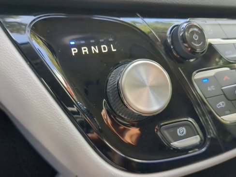 Used 2022 Chrysler Voyager LX image 17