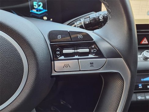 Used 2023 Hyundai Elantra Limited w/ Preferred Accessory Package image 16