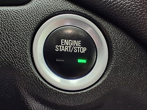 Used 2019 Chevrolet Equinox LT w/ Driver Convenience Package image 4