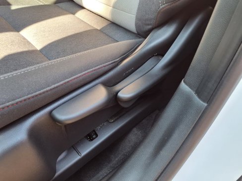 Certified 2025 Chevrolet Trax RS image 52