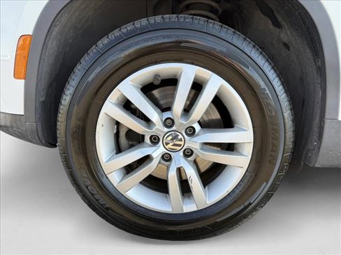 Used 2016 Volkswagen Tiguan S image 21