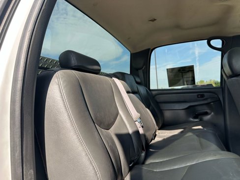 Used 2004 GMC Sierra 2500 SLE w/ Heavy-Duty Power Package image 23