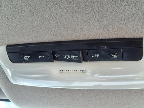 Used 2021 Nissan Versa SR image 9