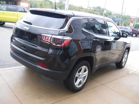 Used 2023 Jeep Compass Sport image 7