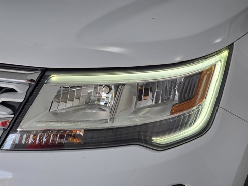 Used 2018 Ford Explorer XLT image 29