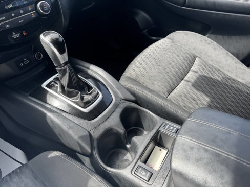Used 2019 Nissan Rogue SV image 21