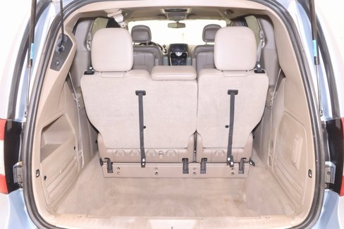Used 2013 Chrysler Town & Country Touring image 33