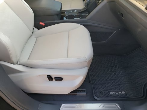 Used 2018 Volkswagen Atlas SEL w/ R-Line Package image 16