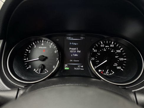 Used 2017 Nissan Rogue SV image 15