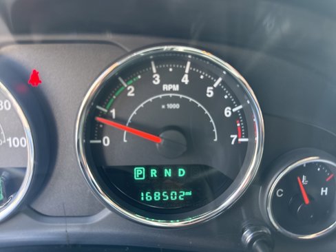 Used 2015 Jeep Wrangler Unlimited Sahara w/ Connectivity Group image 43