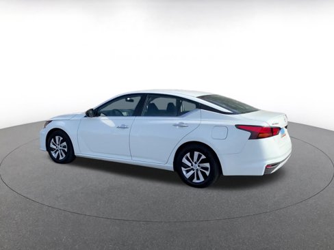 Used 2024 Nissan Altima 2.5 S image 10
