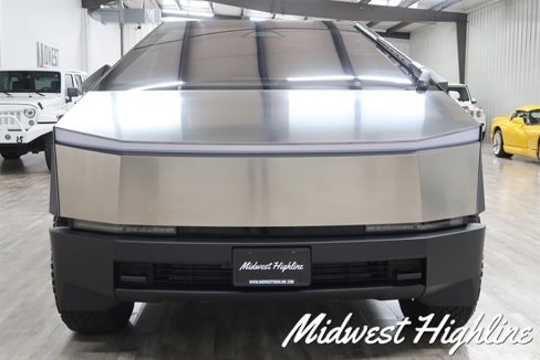 Used 2025 Tesla Cybertruck AWD Crew Cab image 13