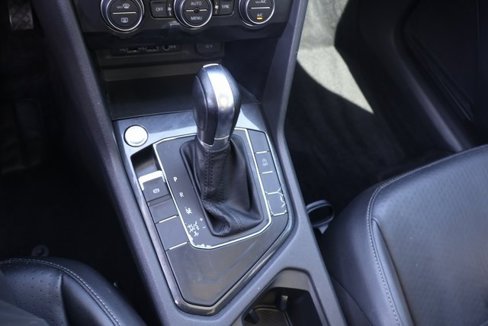 Used 2019 Volkswagen Tiguan SE w/ Panoramic Sunroof Package image 24