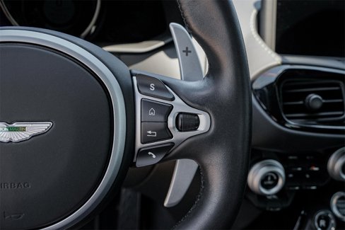Used 2023 Aston Martin V8 Vantage Coupe image 25