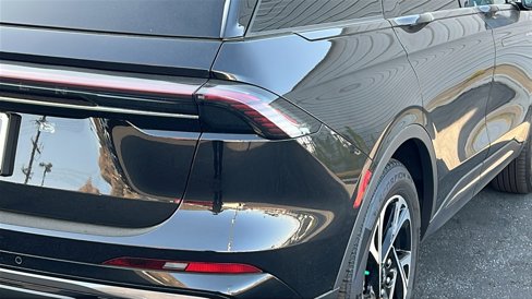 New 2025 Lincoln Nautilus Premier w/ Equipment Group 102A image 9