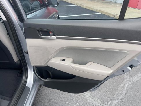 Used 2017 Hyundai Elantra SE image 14