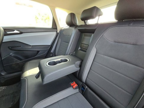 Used 2022 Volkswagen Taos SE image 25